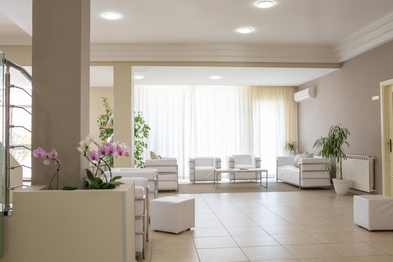 Hotel Holiday Vasto Ngoại thất bức ảnh